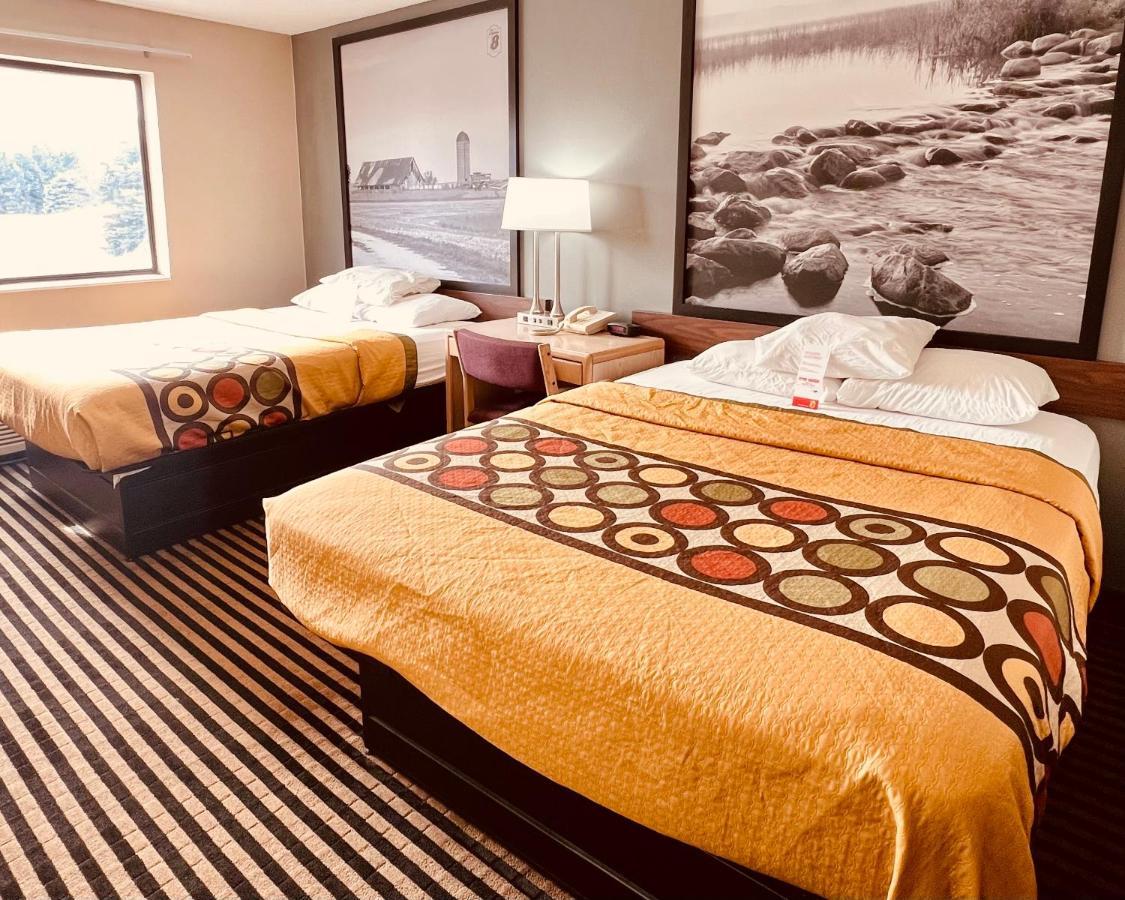 Super 8 By Wyndham Humboldt Hotel Екстериор снимка