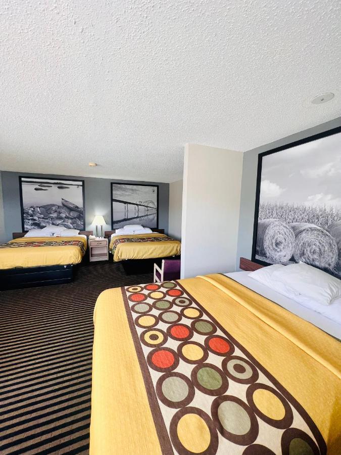 Super 8 By Wyndham Humboldt Hotel Екстериор снимка