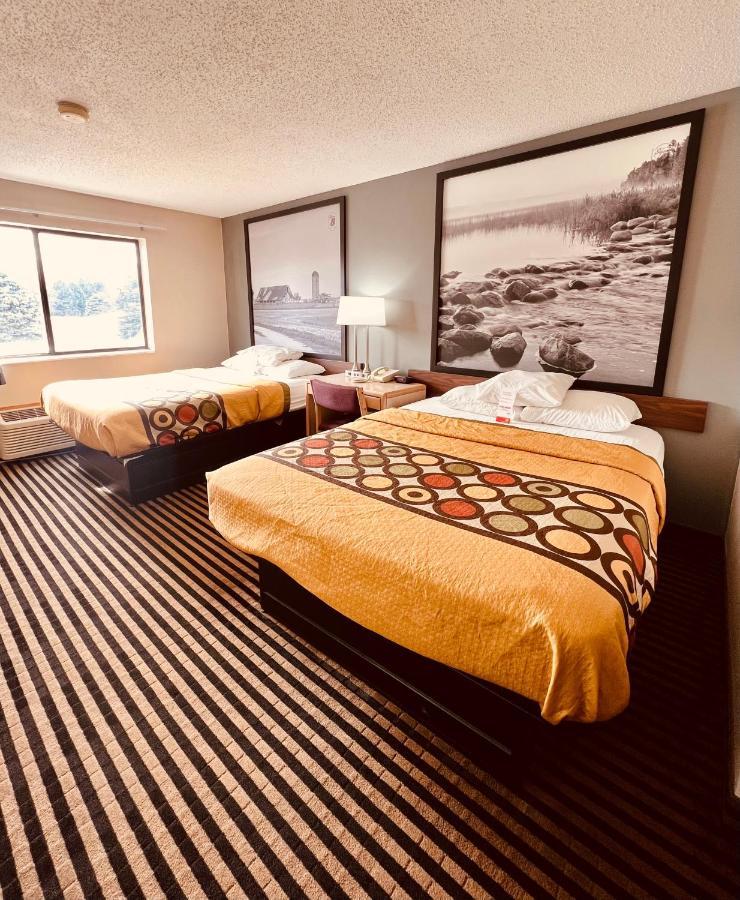 Super 8 By Wyndham Humboldt Hotel Екстериор снимка