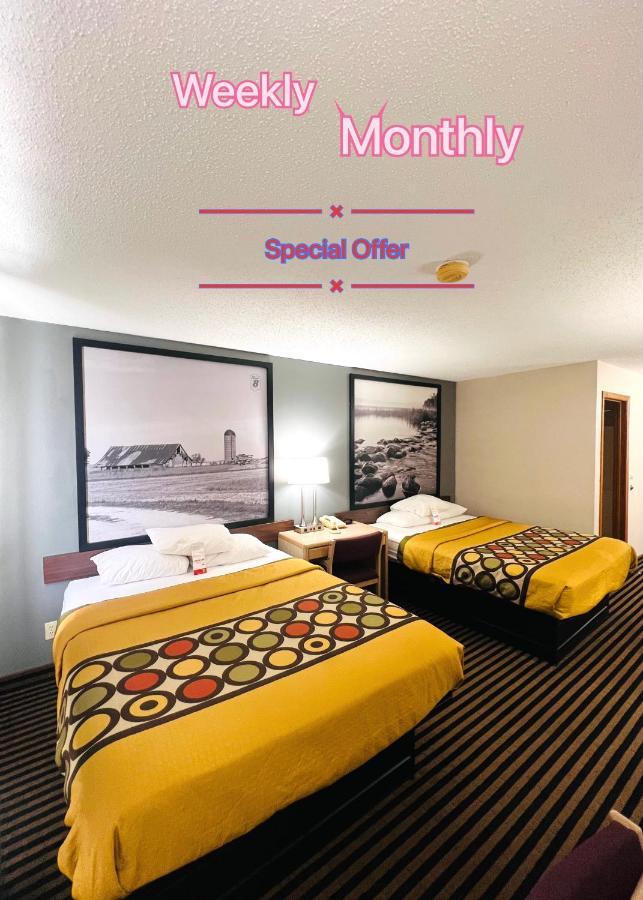 Super 8 By Wyndham Humboldt Hotel Екстериор снимка