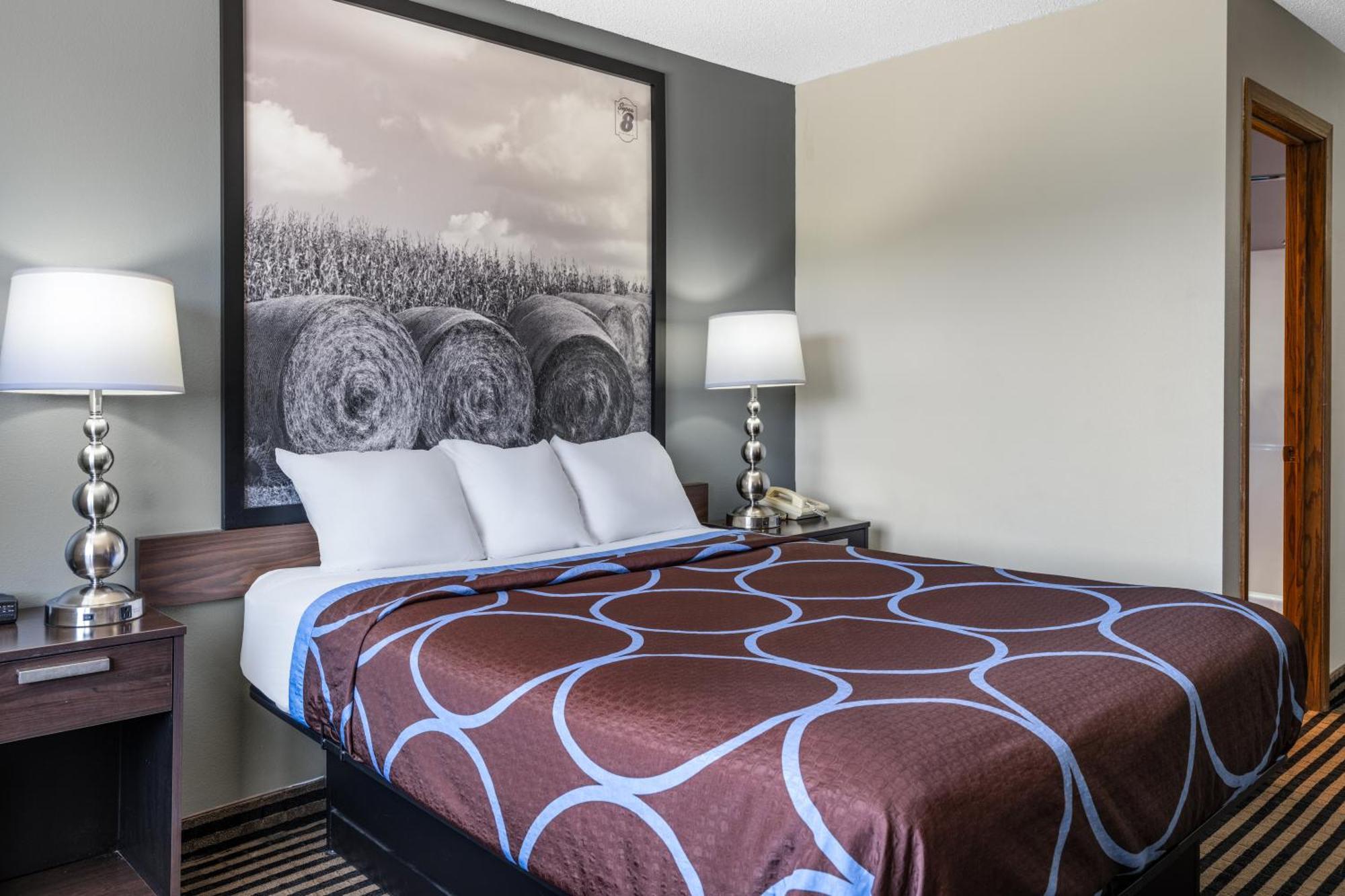 Super 8 By Wyndham Humboldt Hotel Екстериор снимка