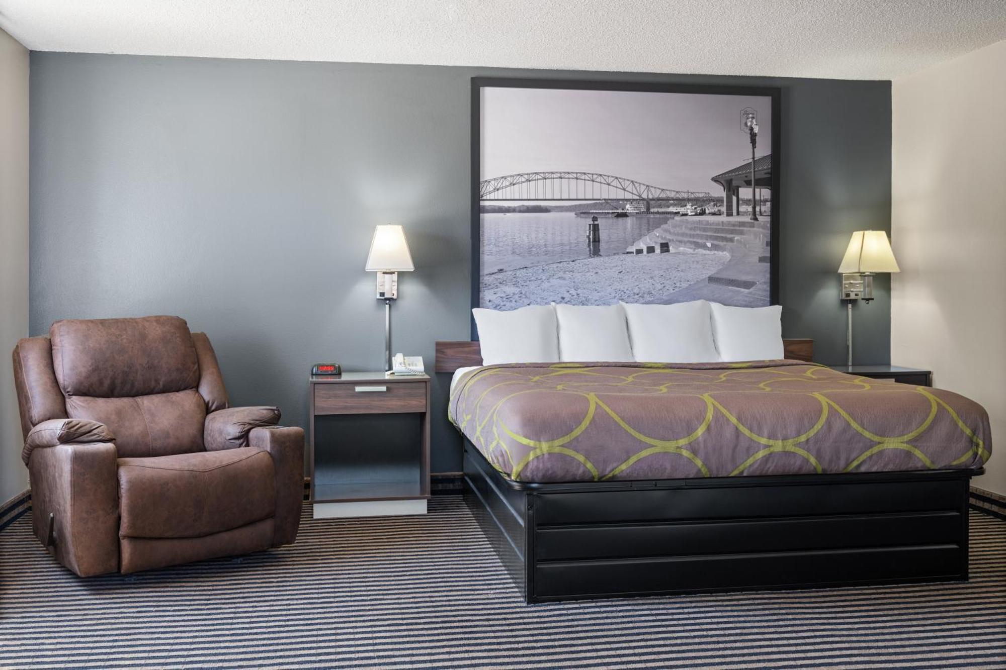 Super 8 By Wyndham Humboldt Hotel Екстериор снимка