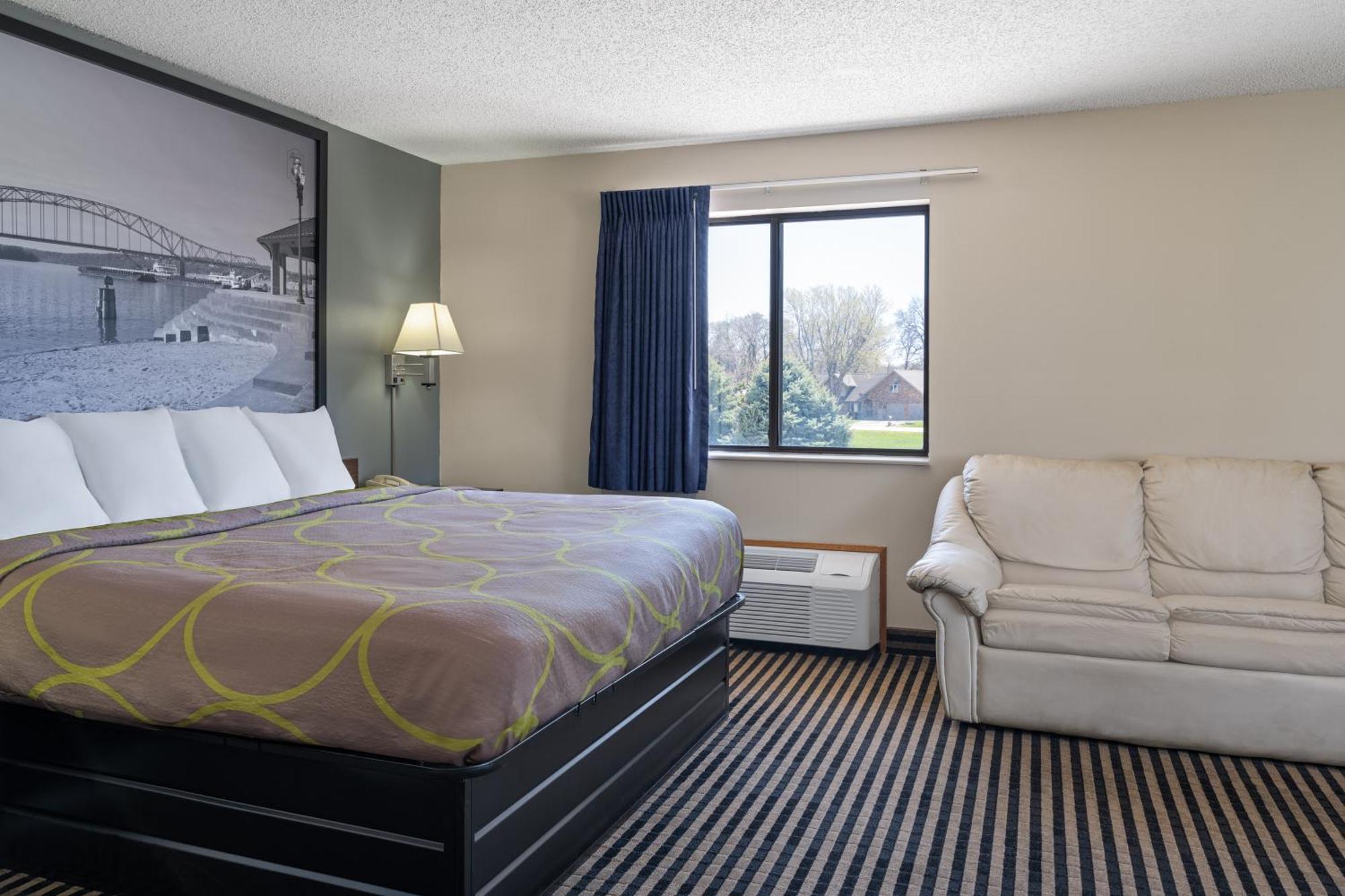 Super 8 By Wyndham Humboldt Hotel Екстериор снимка
