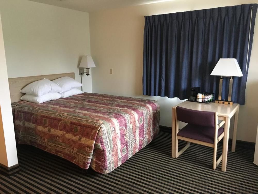 Super 8 By Wyndham Humboldt Hotel Екстериор снимка