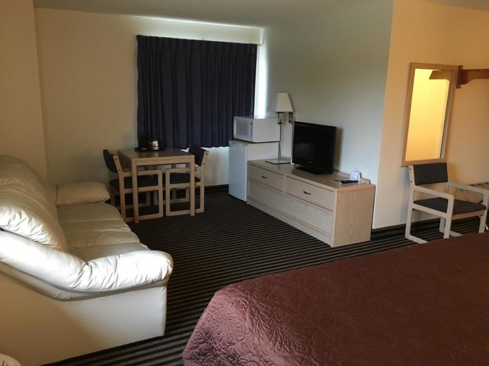Super 8 By Wyndham Humboldt Hotel Екстериор снимка