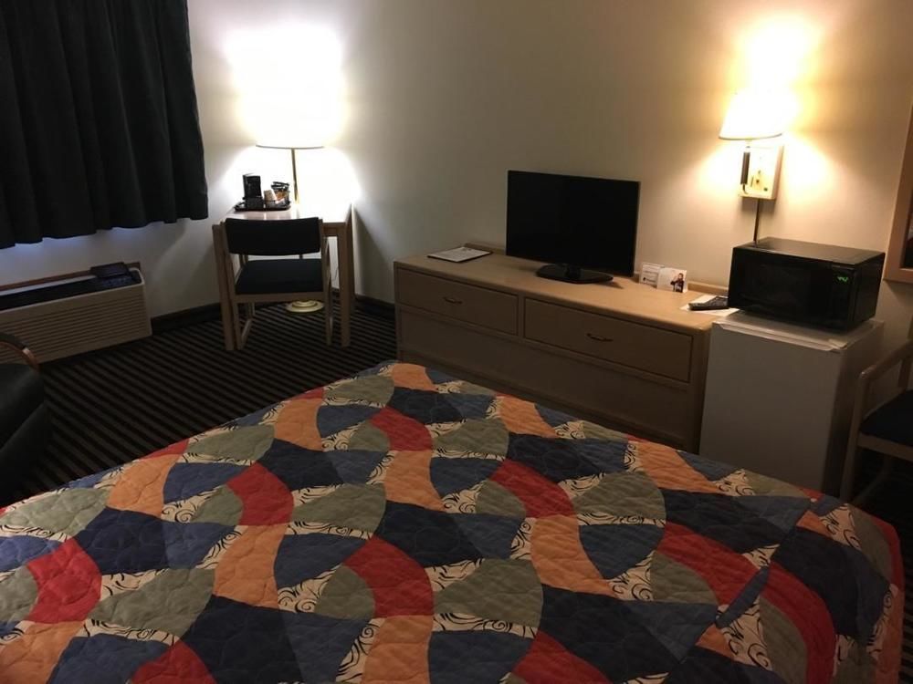 Super 8 By Wyndham Humboldt Hotel Екстериор снимка