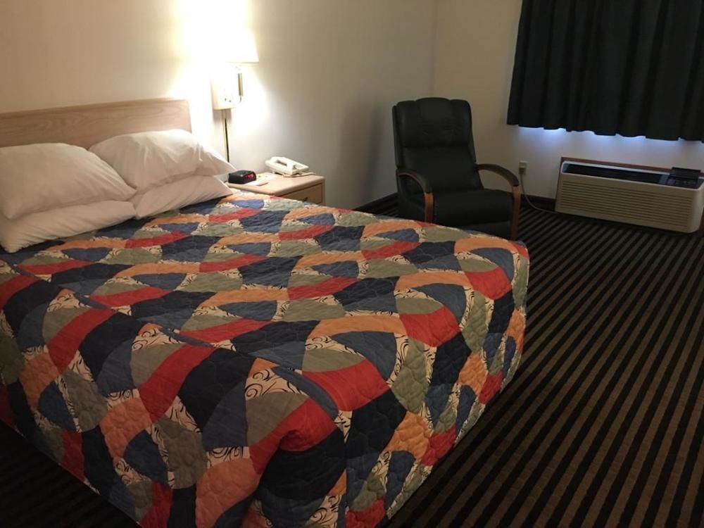 Super 8 By Wyndham Humboldt Hotel Екстериор снимка